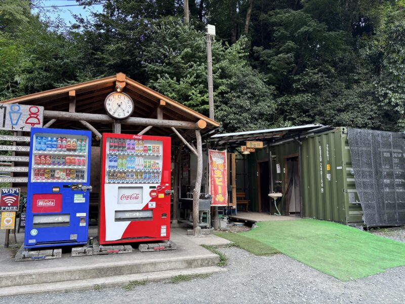 快適な温水便座付きのトイレ